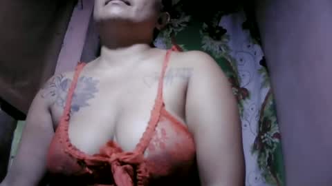 Snapshot of naughtymom_33 chatting on July 4, 2026, 12:28 am naughtymom_33 online show from July 4, 2026, 12:28 am
