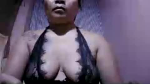 Snapshot of naughtymom_33 chatting on July 16, 2026, 9:04 am naughtymom_33 online show from July 16, 2026, 9:04 am