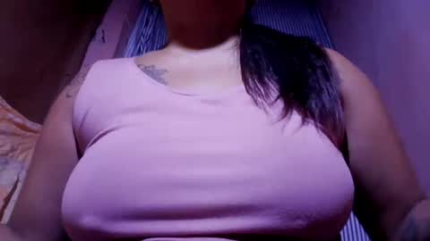 Snapshot of naughtymom_33 chatting on July 27, 2026, 6:53 am naughtymom_33 online show from July 27, 2026, 6:53 am