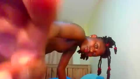 Snapshot of naughtyqueen12 chatting on October 17, 2025, 1:42 am naughtyqueen12 online show from October 17, 2025, 1:42 am