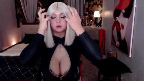 Snapshot of naughtytrans_huntress chatting on January 23, 2025, 12:19 pm ITS ME YOGIRL PATRICIA online show from January 23, 2025, 12:19 pm
