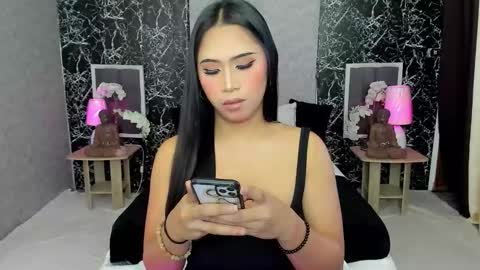 Snapshot of naughtytrans_huntress chatting on November 13, 2025, 3:05 am ITS ME YOGIRL PATRICIA online show from November 13, 2025, 3:05 am