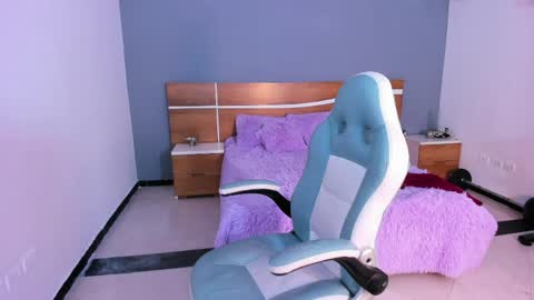 naugthy_brunette_ online show from April 23, 2026, 6:32 pm