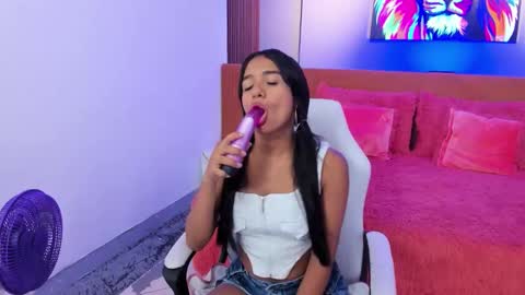 Snapshot of naugthy_skinny chatting on September 27, 2025, 6:24 pm Angela online show from September 27, 2025, 6:24 pm