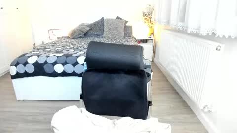 KimBeee online show from February 20, 2025, 6:28 am