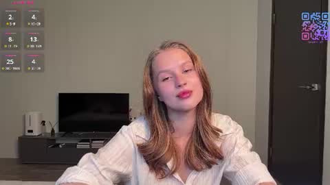 Snapshot of naya_cat chatting on June 30, 2026, 7:37 pm Mia online show from June 30, 2026, 7:37 pm