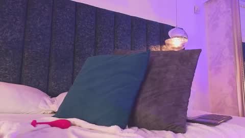 Snapshot of naylapot_ chatting on February 8, 2025, 3:00 pm Juli online show from February 8, 2025, 3:00 pm