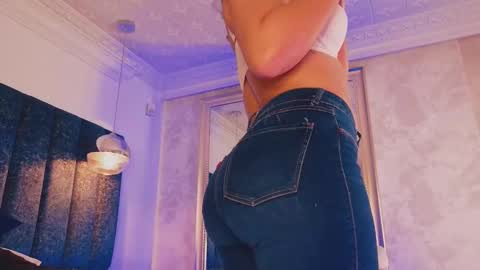 Snapshot of naylapot_ chatting on February 12, 2025, 11:07 am Juli online show from February 12, 2025, 11:07 am