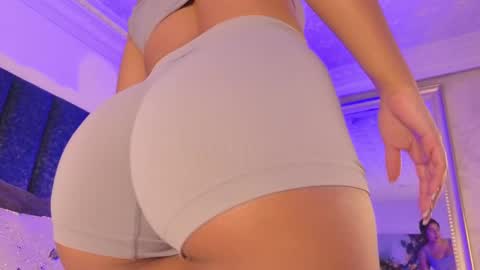 Snapshot of naylapot_ chatting on February 19, 2025, 12:11 pm Juli online show from February 19, 2025, 12:11 pm