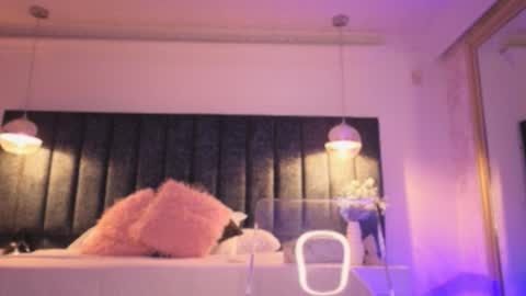 Snapshot of naylapot_ chatting on November 23, 2025, 11:32 am Juli online show from November 23, 2025, 11:32 am