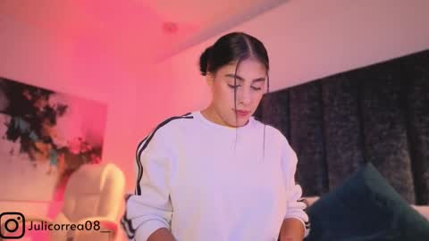 Snapshot of naylapot_ chatting on February 16, 2026, 11:39 am Juli online show from February 16, 2026, 11:39 am