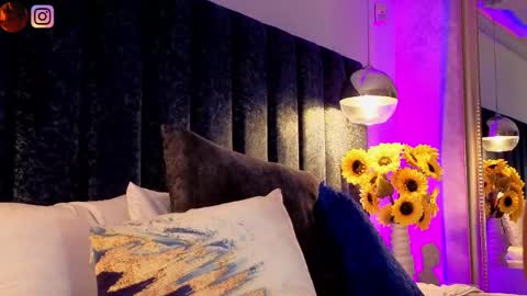 Juli  online show from May 13, 2026, 11:18 am