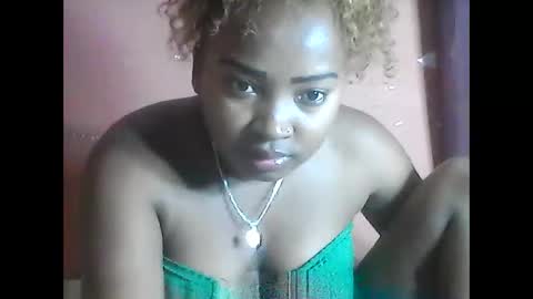 nazhyra online show from April 26, 2026, 6:27 pm