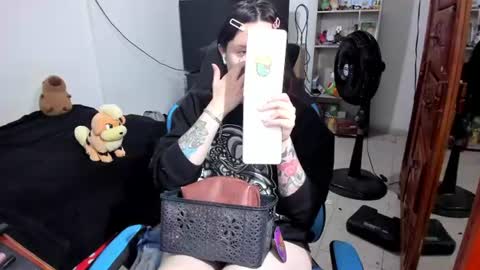 Geek Nicole    im Neeko UwU online show from June 14, 2026, 11:23 am