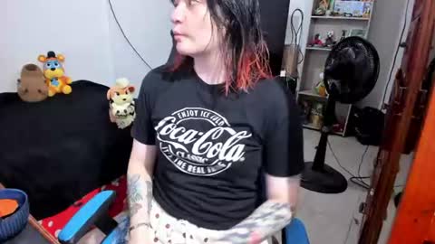 Snapshot of neeko_lol_ chatting on July 20, 2026, 1:46 pm Geek Nicole im Neeko UwU online show from July 20, 2026, 1:46 pm