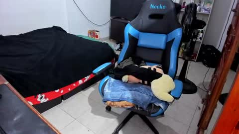 Snapshot of neeko_lol_ chatting on July 21, 2026, 11:56 am Geek Nicole im Neeko UwU online show from July 21, 2026, 11:56 am