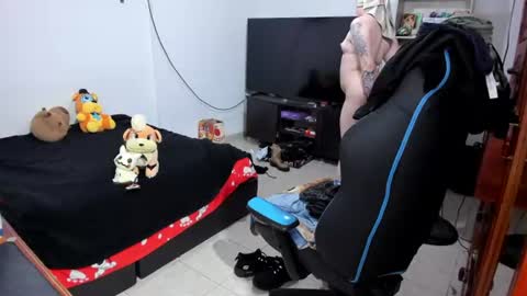 Snapshot of neeko_lol_ chatting on July 23, 2026, 12:36 pm Geek Nicole im Neeko UwU online show from July 23, 2026, 12:36 pm