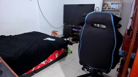 Snapshot of neeko_lol_ chatting on July 26, 2026, 11:50 am Geek Nicole im Neeko UwU online show from July 26, 2026, 11:50 am