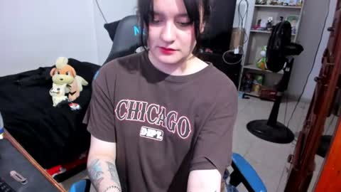 Snapshot of neeko_lol_ chatting on July 28, 2026, 4:39 pm Geek Nicole im Neeko UwU online show from July 28, 2026, 4:39 pm