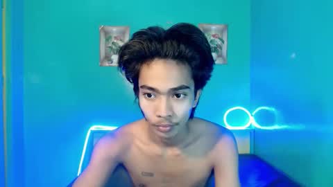 neil_asian69 online show from April 17, 2026, 7:33 am