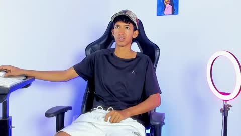 Snapshot of neitan_miller chatting on June 4, 2026, 1:39 pm neitan online show from June 4, 2026, 1:39 pm