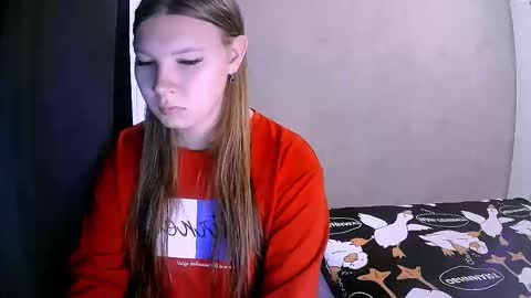 Snapshot of nelli_lux chatting on November 19, 2025, 12:16 pm Nelli online show from November 19, 2025, 12:16 pm