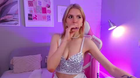 Snapshot of nellloyns chatting on March 8, 2025, 12:22 am Nelly online show from March 8, 2025, 12:22 am