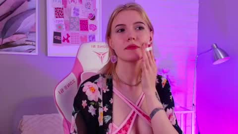 Snapshot of nellloyns chatting on March 9, 2025, 9:25 pm Nelly online show from March 9, 2025, 9:25 pm