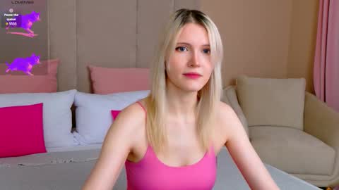 Snapshot of nellloyns chatting on December 18, 2025, 5:19 pm Nelly online show from December 18, 2025, 5:19 pm