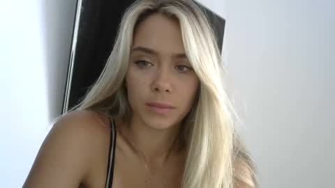 nelly_fortu online show from April 23, 2026, 10:47 am