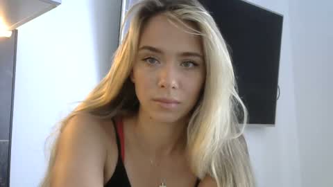 Snapshot of nelly_fortu chatting on June 13, 2026, 12:25 pm nelly_fortu online show from June 13, 2026, 12:25 pm