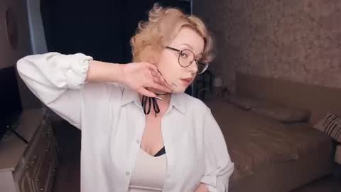 nelly_gloss online show from June 11, 2026, 7:39 am