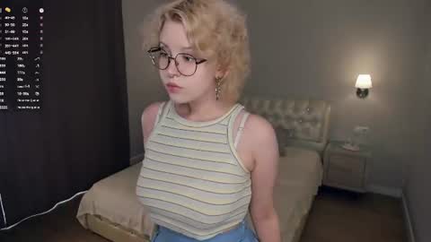 Snapshot of nelly_gloss chatting on July 9, 2026, 7:56 am nelly_gloss online show from July 9, 2026, 7:56 am