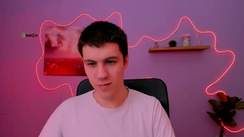 neo_raze_ online show from April 25, 2026, 6:49 pm