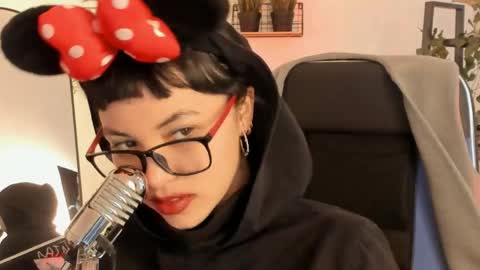 Neo Geisha online show from May 5, 2026, 4:04 pm