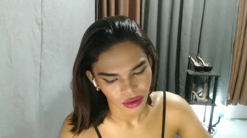 Snapshot of neomi_hardcock chatting on May 20, 2026, 6:47 pm neomi online show from May 20, 2026, 6:47 pm
