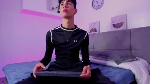  NeoRaptis  jhonatan  online show from December 20, 2024, 8:01 pm