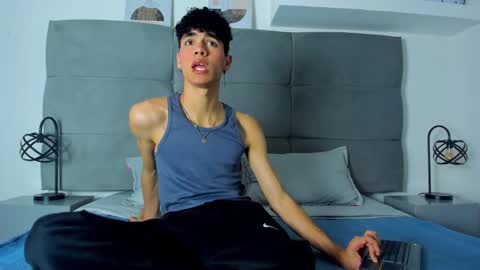  NeoRaptis  jhonatan  online show from February 6, 2025, 8:34 pm