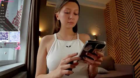 Snapshot of nerenuu_ chatting on September 25, 2025, 11:03 am Nessa online show from September 25, 2025, 11:03 am