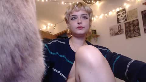 Snapshot of neurotic_witch chatting on February 26, 2025, 6:47 am Mar online show from February 26, 2025, 6:47 am