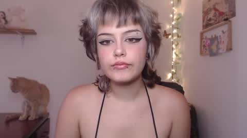 Snapshot of neurotic_witch chatting on September 10, 2025, 7:25 pm Mar online show from September 10, 2025, 7:25 pm