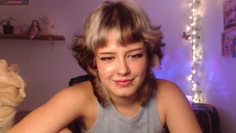 Snapshot of neurotic_witch chatting on September 16, 2025, 2:45 am Mar online show from September 16, 2025, 2:45 am