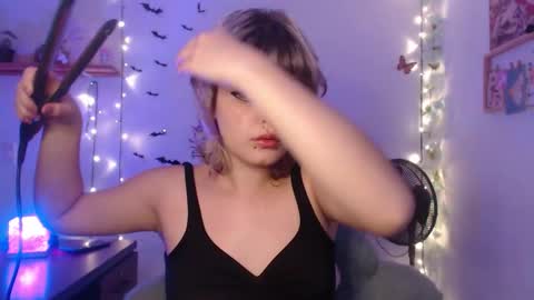 Snapshot of neurotic_witch chatting on September 26, 2025, 7:45 am Mar online show from September 26, 2025, 7:45 am