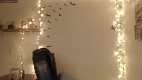 Snapshot of neurotic_witch chatting on October 3, 2025, 7:38 am Mar online show from October 3, 2025, 7:38 am