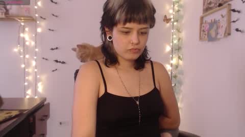 Snapshot of neurotic_witch chatting on October 16, 2025, 7:59 pm Mar online show from October 16, 2025, 7:59 pm
