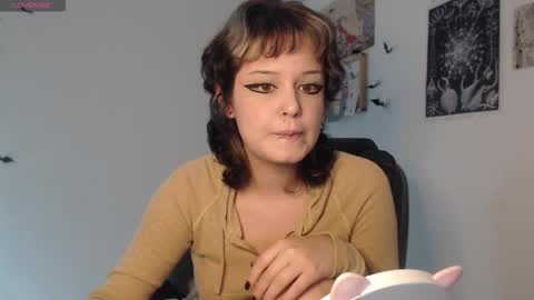 Snapshot of neurotic_witch chatting on November 4, 2025, 5:50 am Mar online show from November 4, 2025, 5:50 am