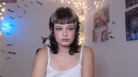 Snapshot of neurotic_witch chatting on November 6, 2025, 6:47 am Mar online show from November 6, 2025, 6:47 am