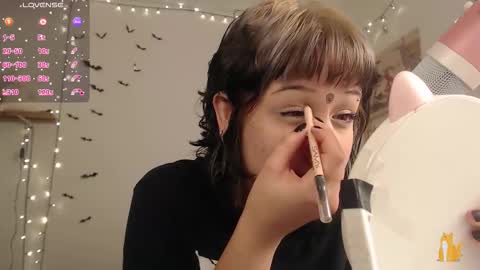 Snapshot of neurotic_witch chatting on November 26, 2025, 6:14 am Mar online show from November 26, 2025, 6:14 am