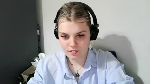 Snapshot of never_enoughh chatting on June 16, 2026, 5:26 pm never_enoughh online show from June 16, 2026, 5:26 pm