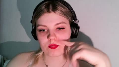Snapshot of never_enoughh chatting on June 23, 2026, 5:33 pm never_enoughh online show from June 23, 2026, 5:33 pm